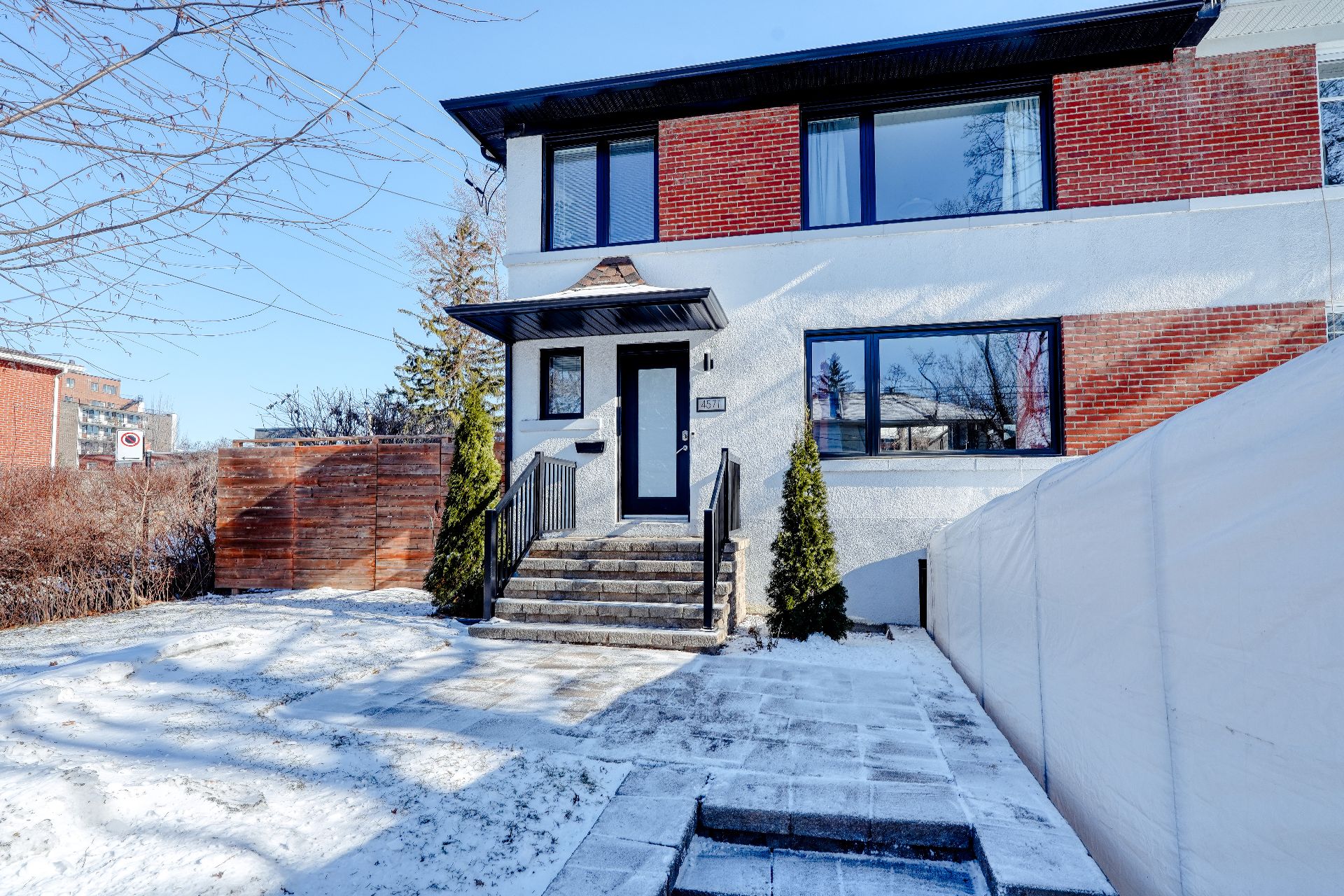 4571 Av. Bessborough