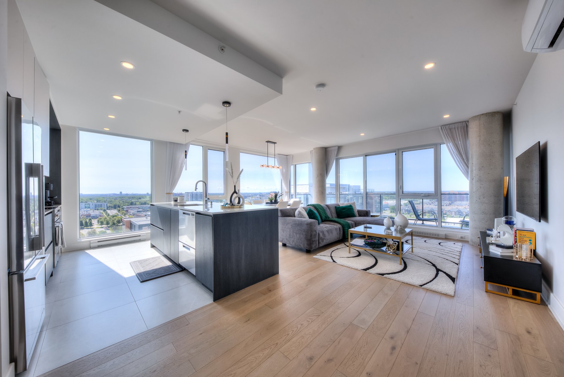 2835 Av. du Cosmodôme — photo 1
