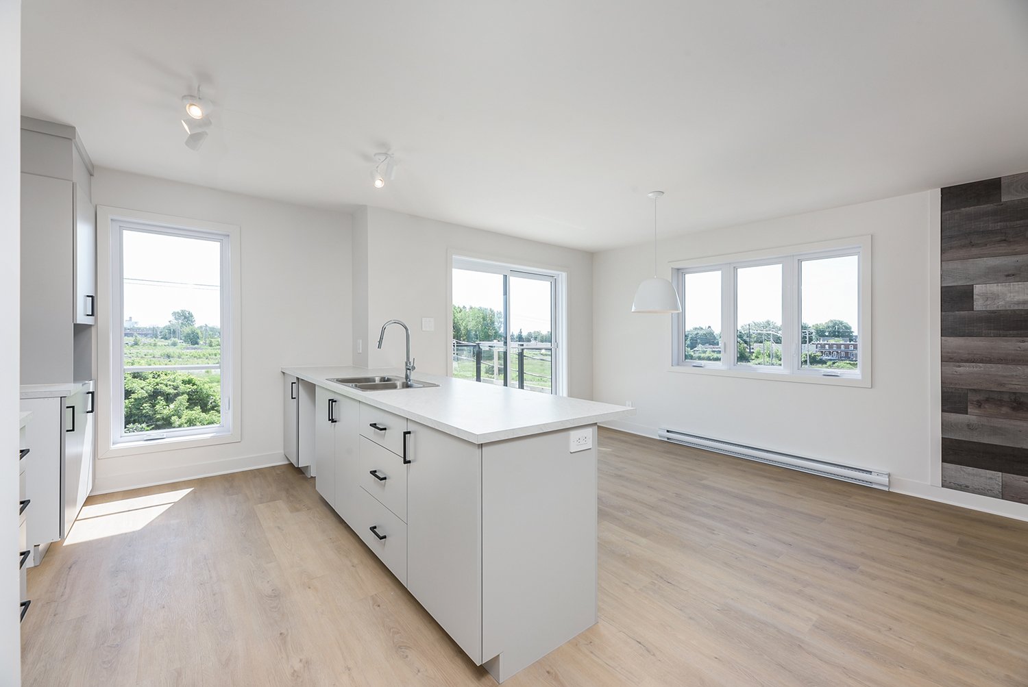 #302 - 135 Rue Richer