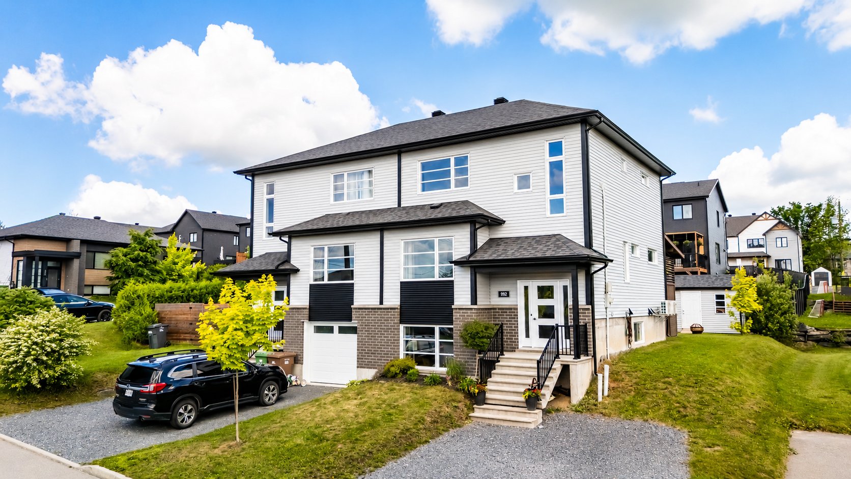 992 Rue Bégon