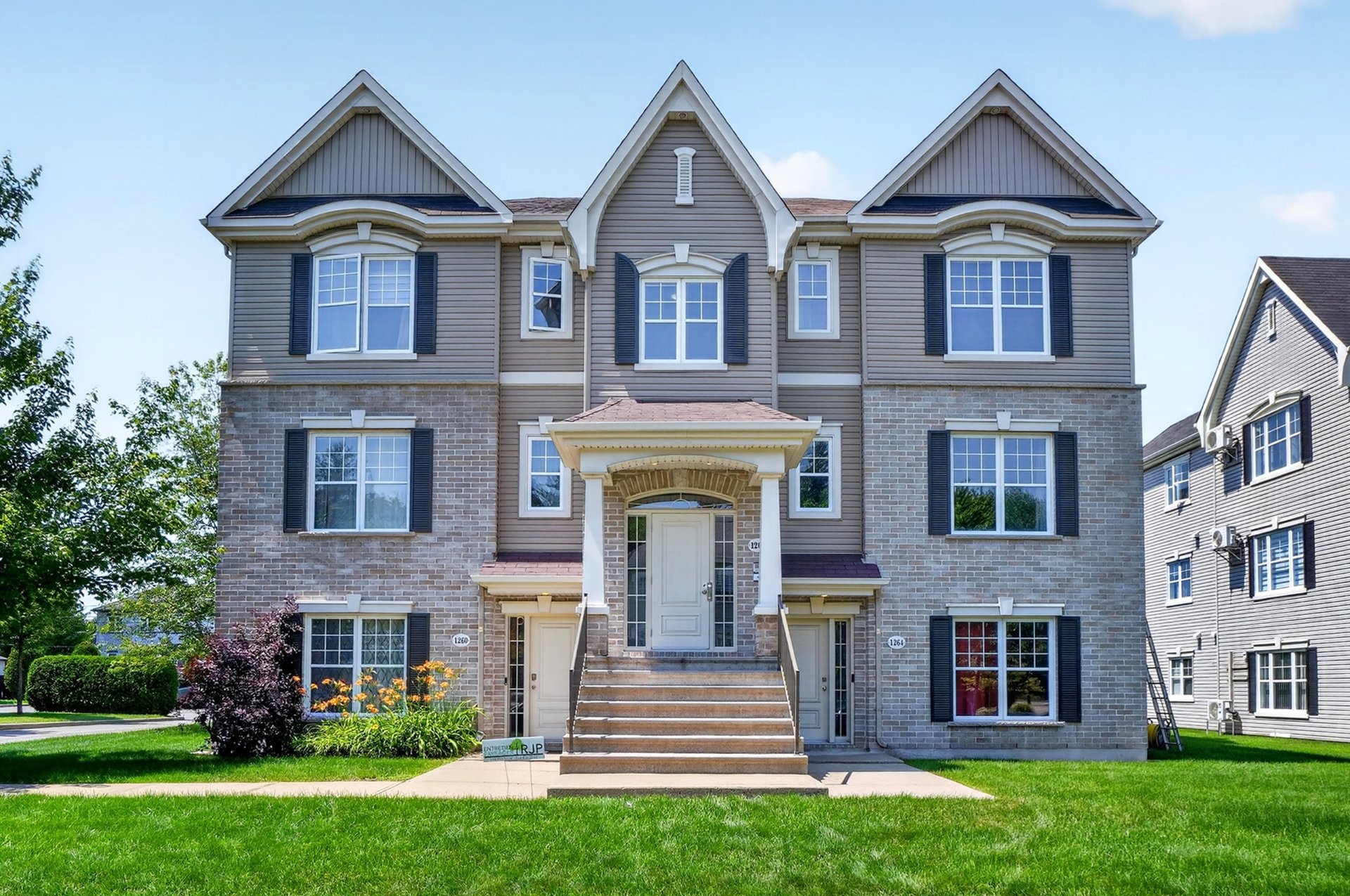 1260 Rue Rodrigue
