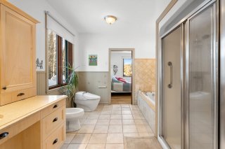 Ensuite bathroom