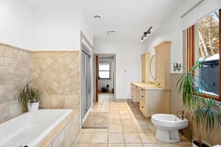 Ensuite bathroom