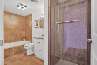 Salle de bains attenante à la CCP