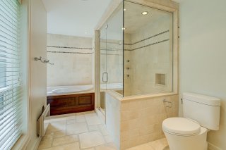 Salle de bains attenante à la CCP