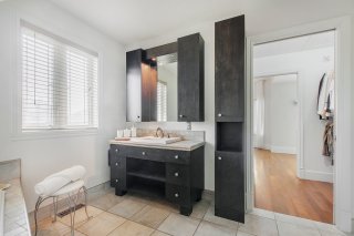 Ensuite bathroom