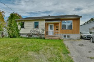 390 Rue Guy