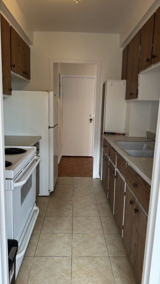 #403 - 6890 Av. Fielding