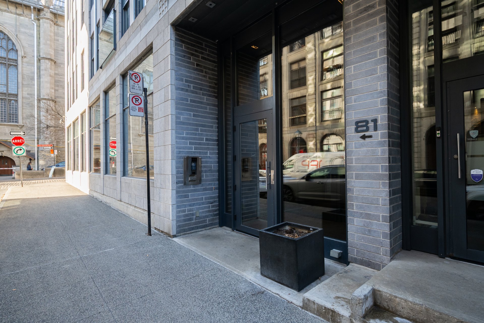 #305 - 81 Rue De Brésoles