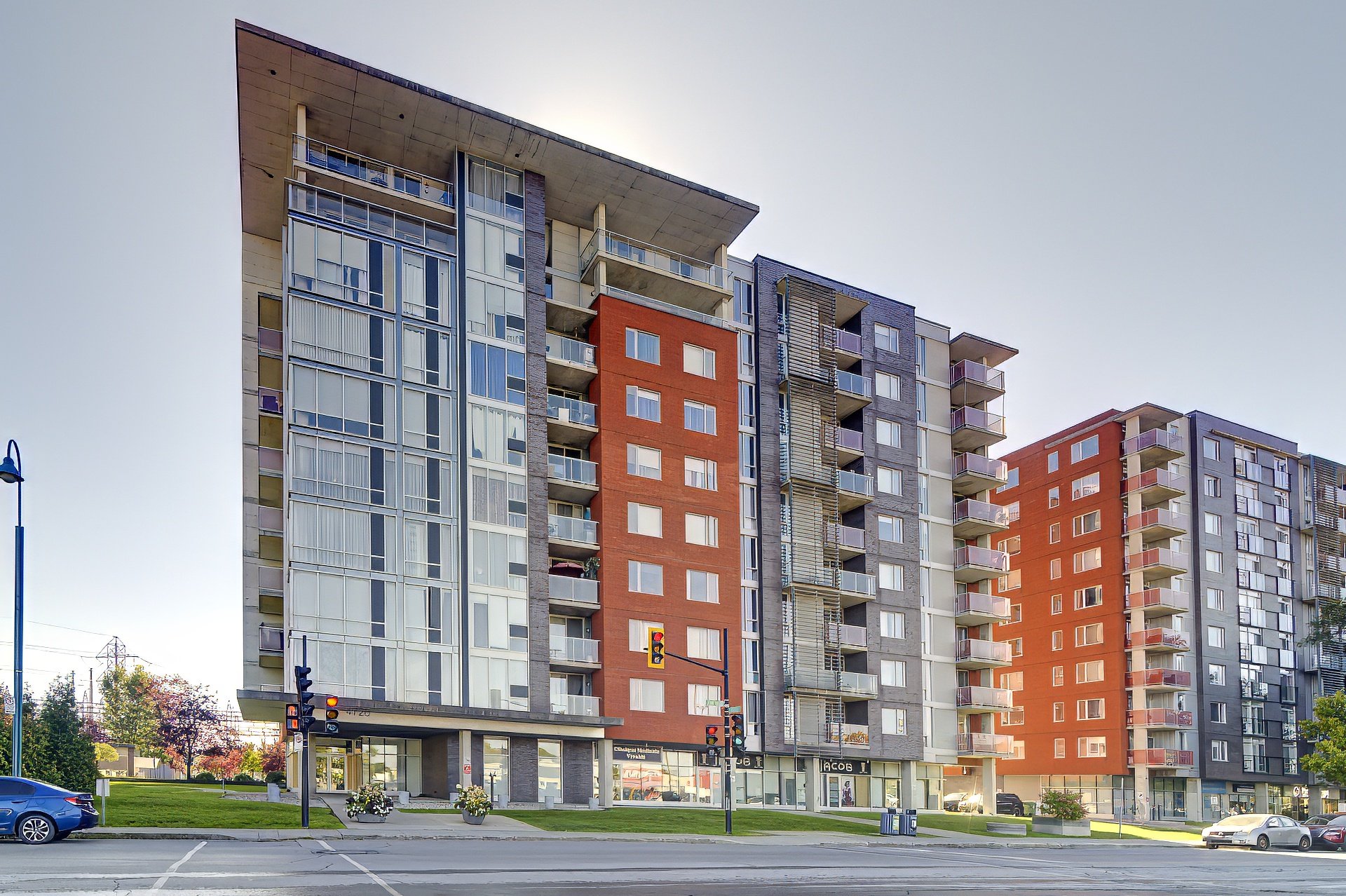 #810 - 4720 Rue Jean-Talon E.