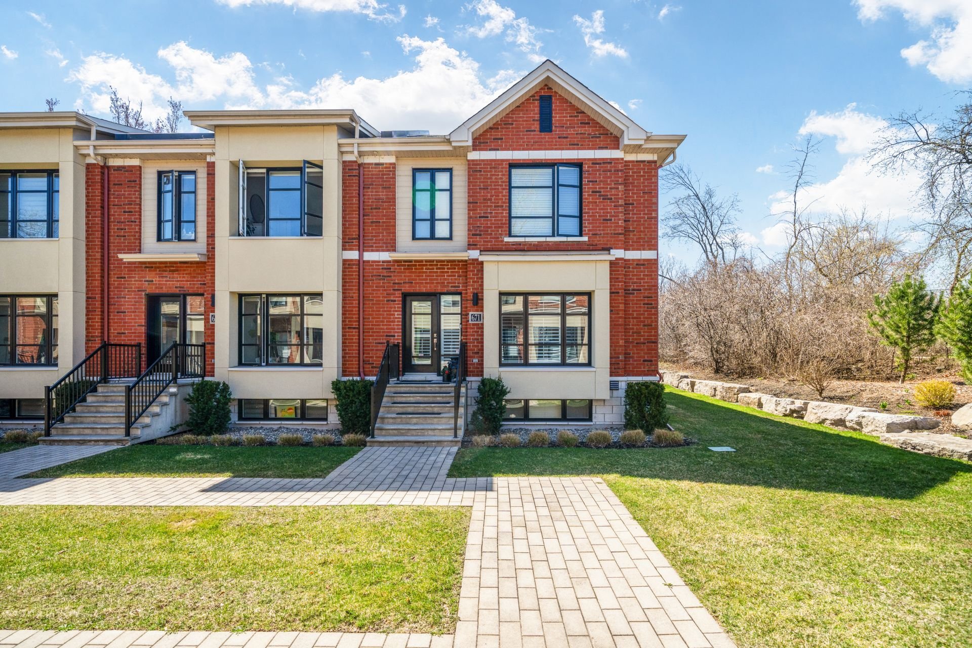 671 Av. Donegani