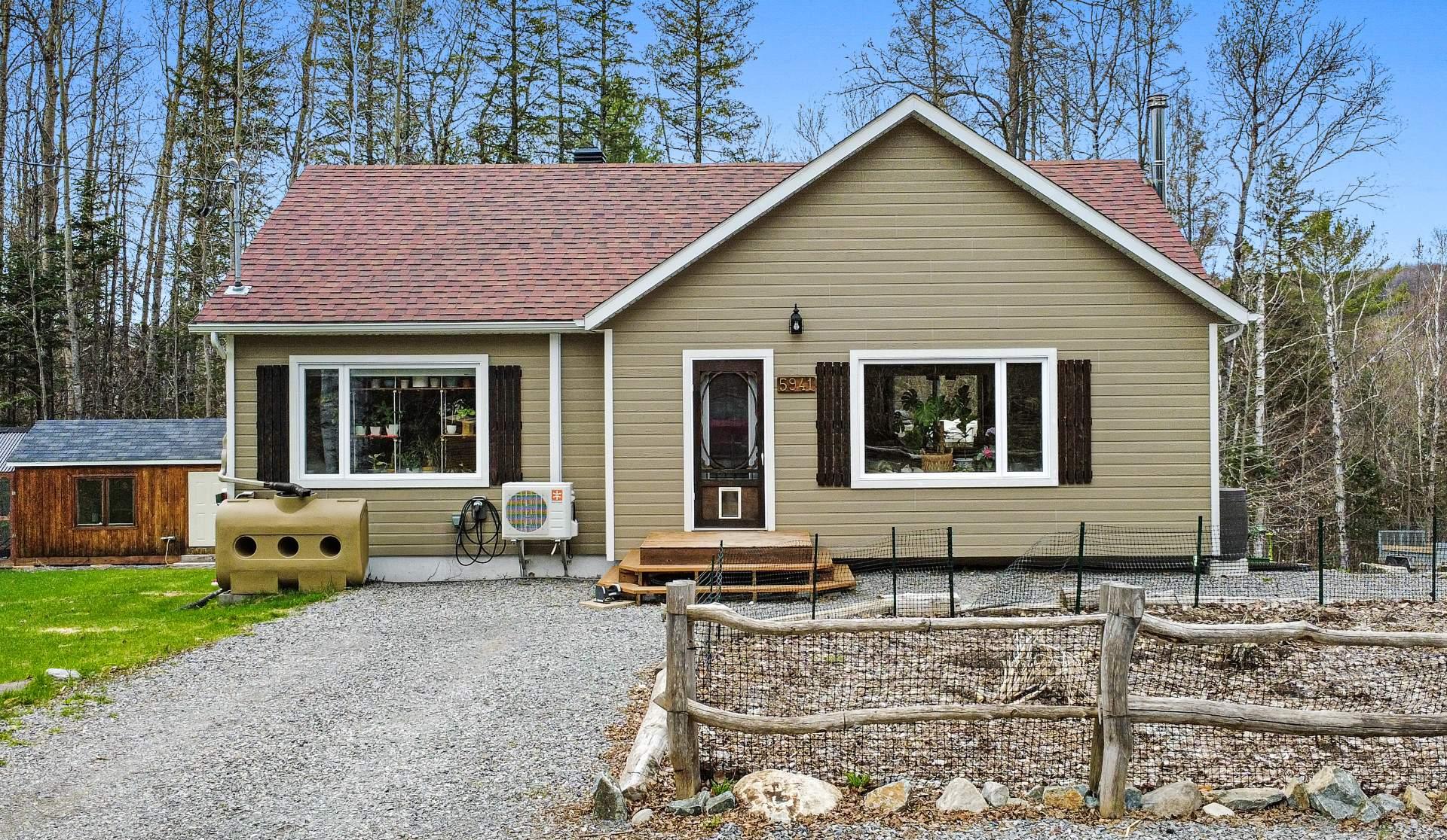 5941 Rue Lakeview
