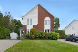 1118 Rue McCrea