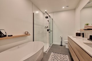 Salle de bains attenante à la CCP