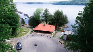 Accès au plan d'eau