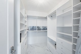 Walk-in closet