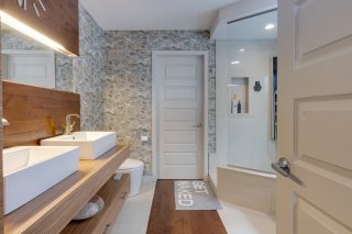 Ensuite bathroom