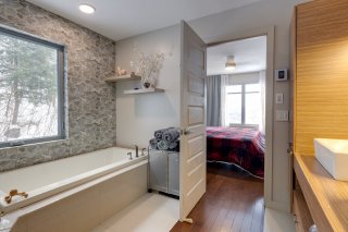 Ensuite bathroom