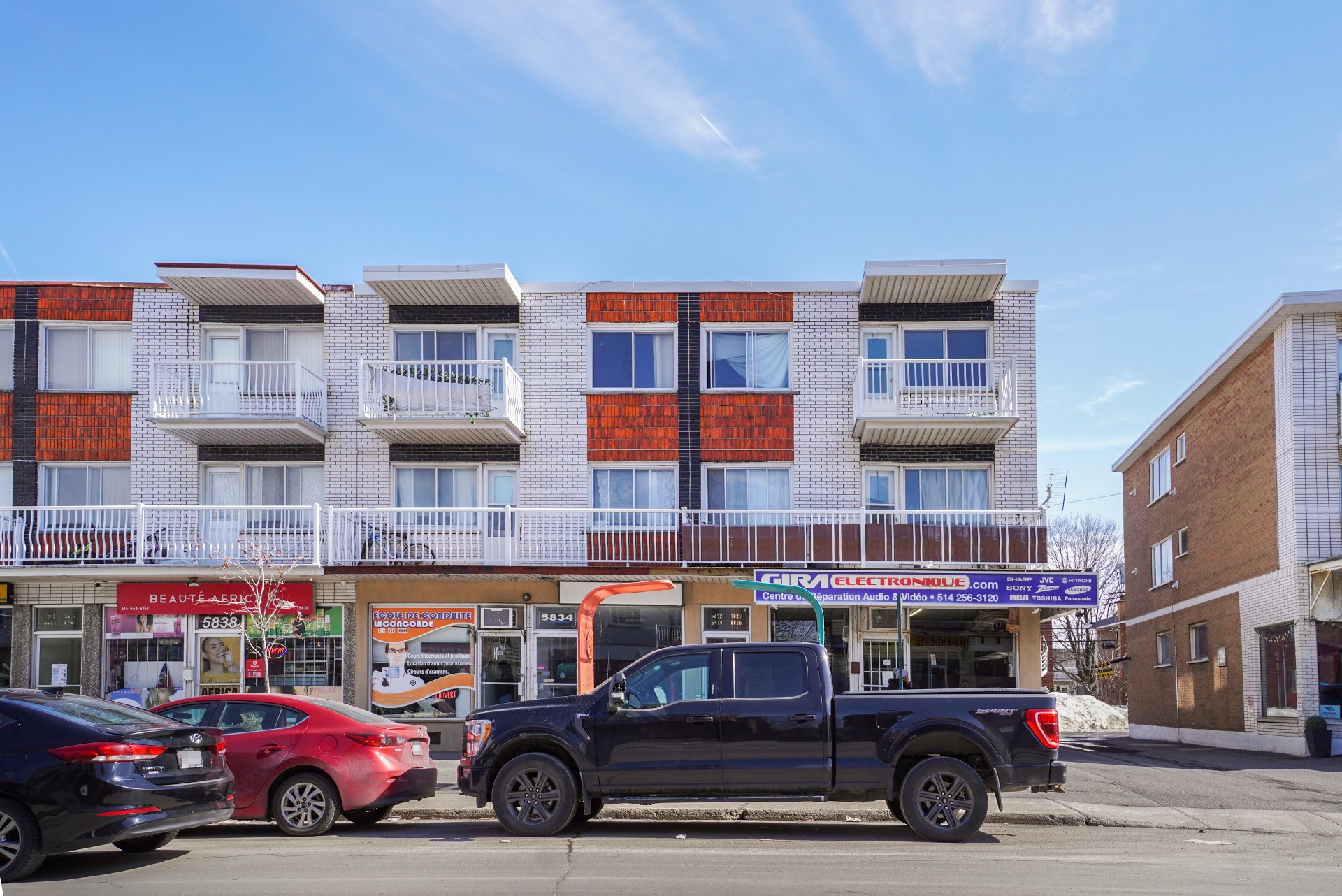 5824 Rue Jean-Talon E.