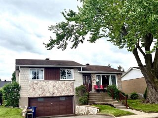 1079 Rue Emerson