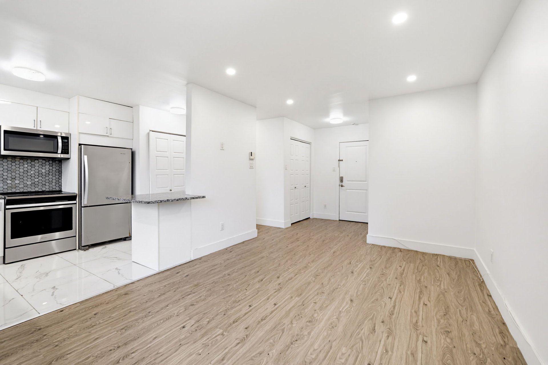 #3 - 5480 Av. Coronation