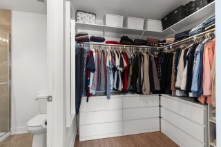 Walk-in closet