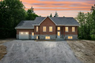 1855 Rue Morel