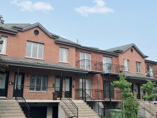 9983 Av. des Laurentides