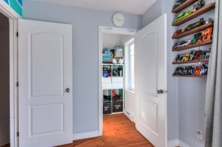 Walk-in closet