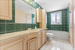 Ensuite bathroom