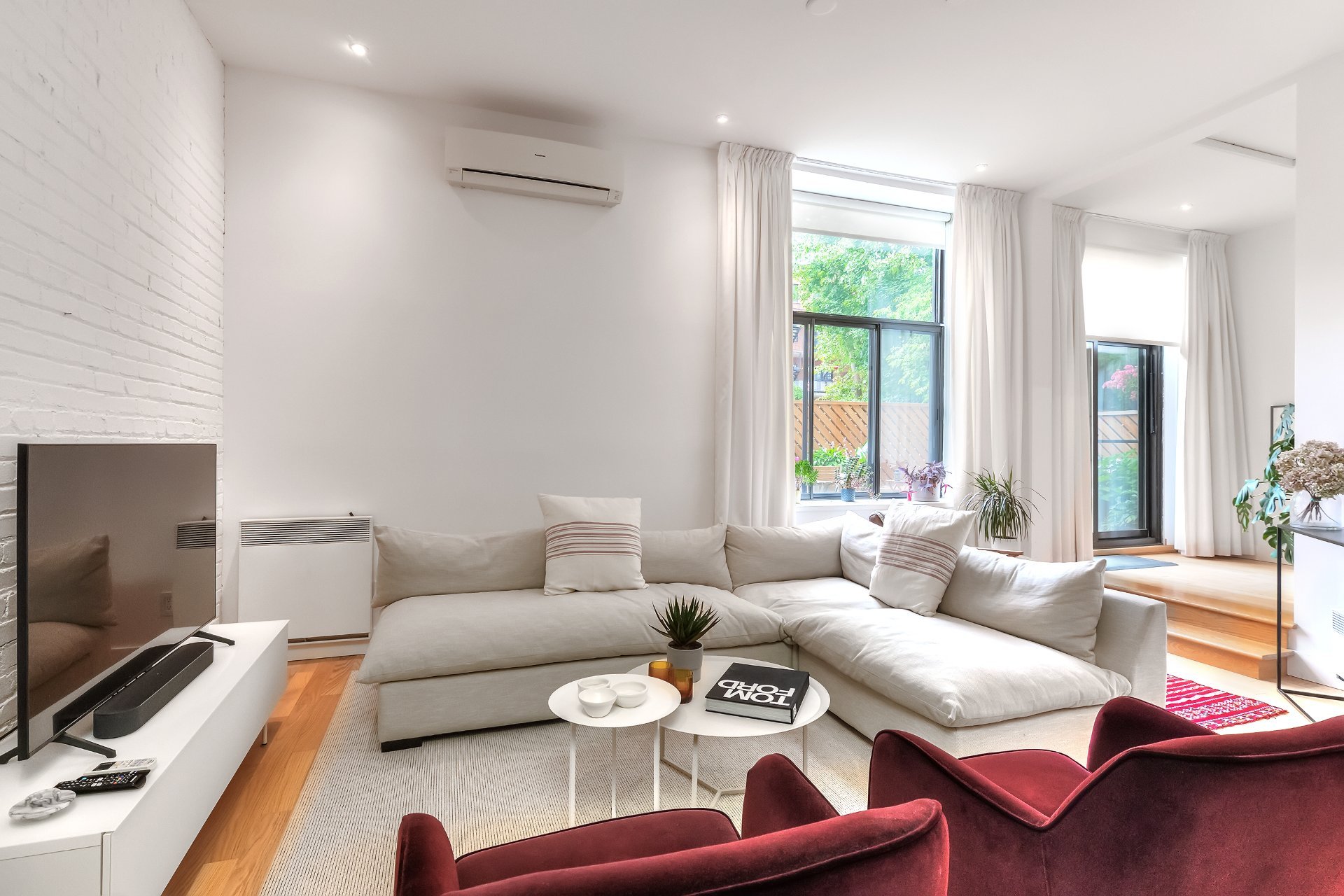 #114 - 869 Av. Viger E.