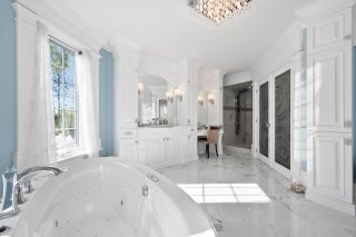 Ensuite bathroom