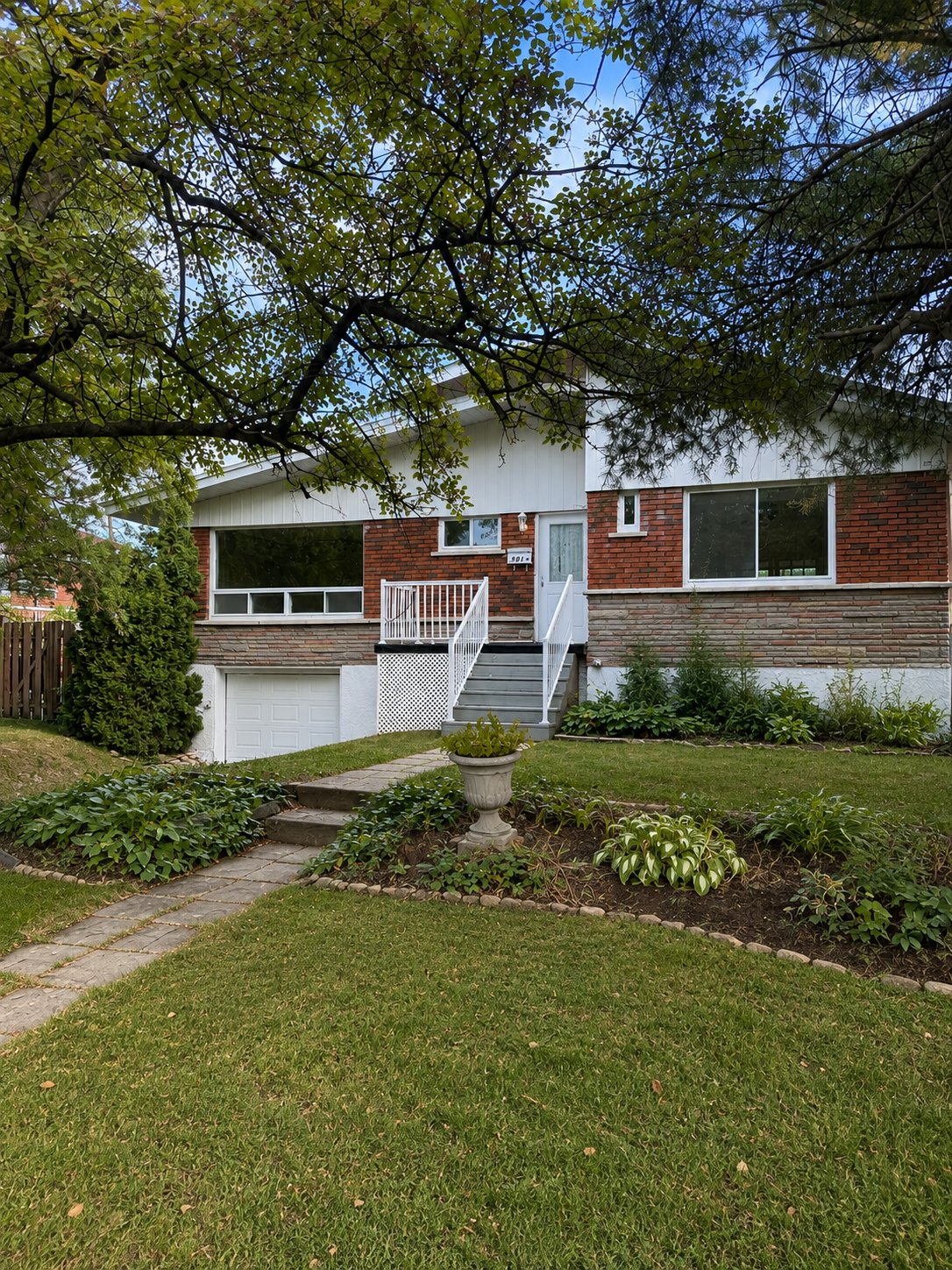 901 Rue Lise