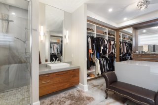 Walk-in closet