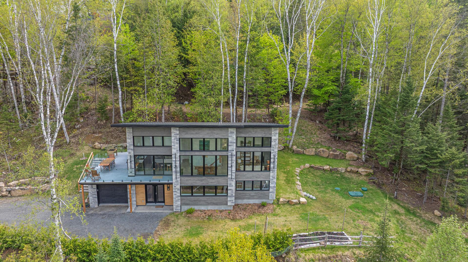 48 Rue Lookout