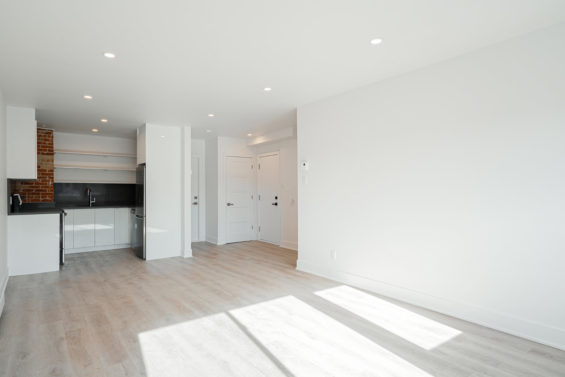 #2 - 5643 Av. de l'Esplanade