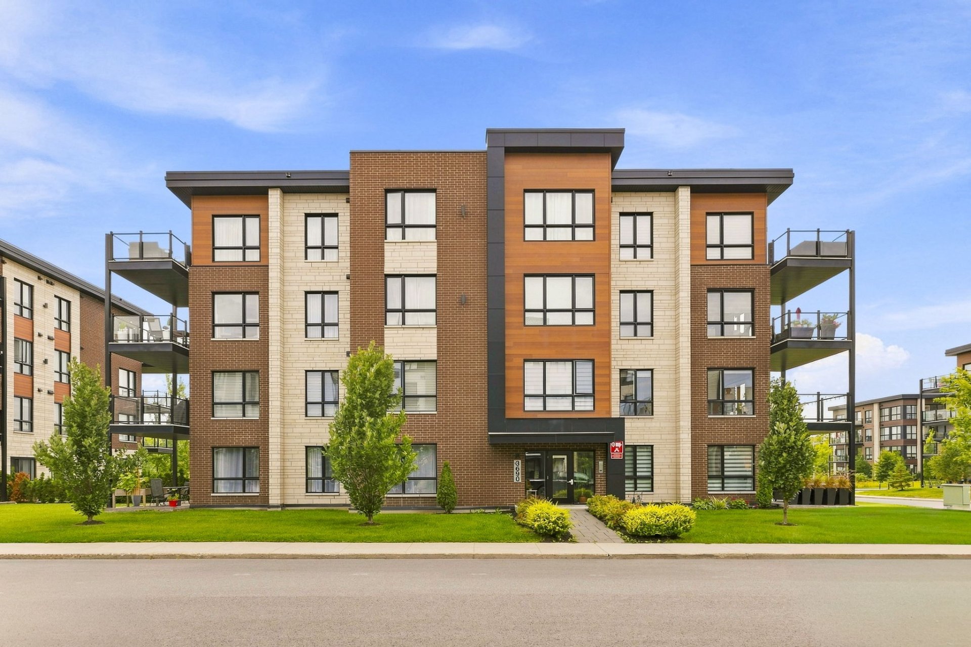 #102 - 3690 Rue Roland-Marquette