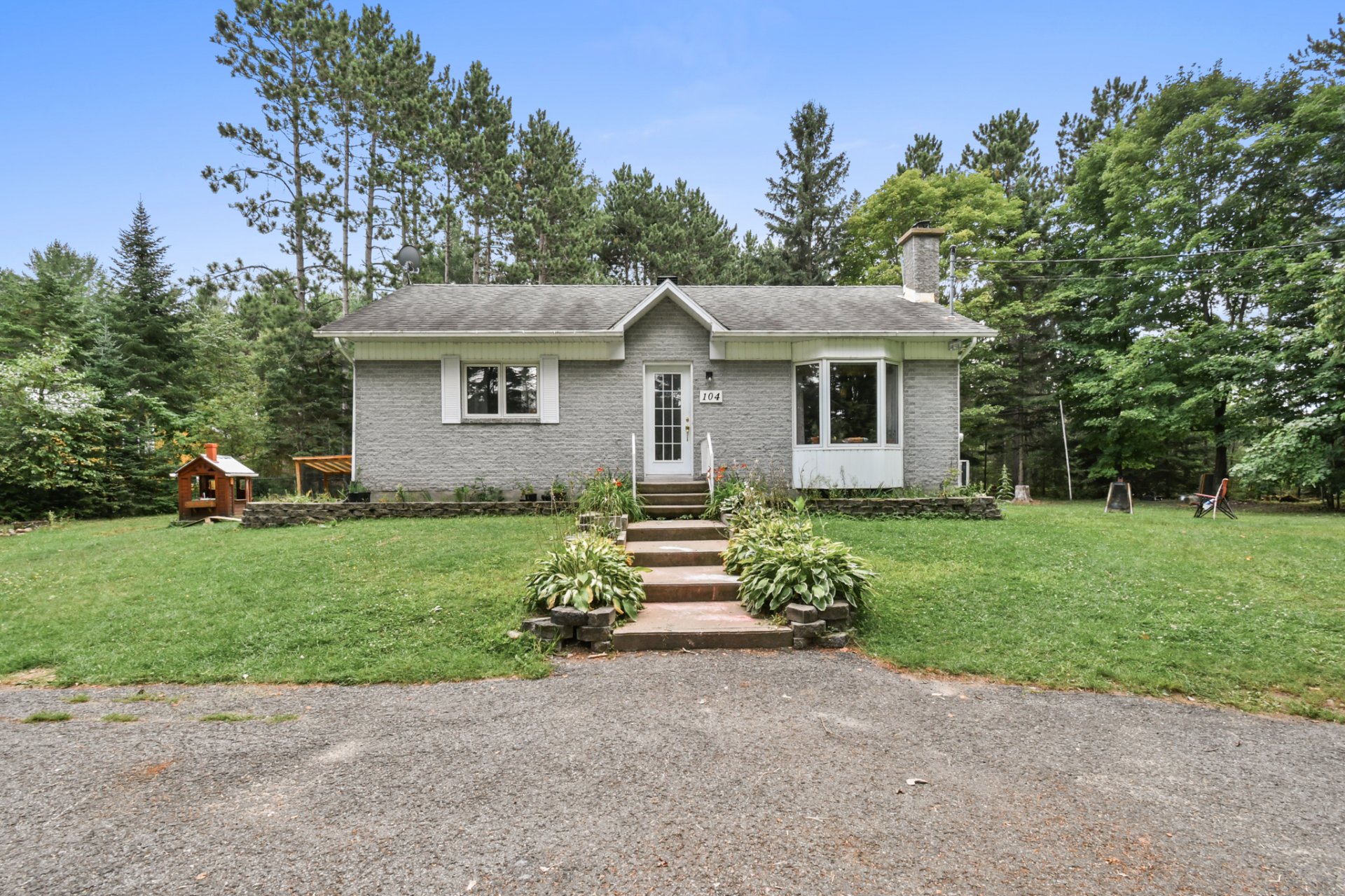  104 Rue Chantal