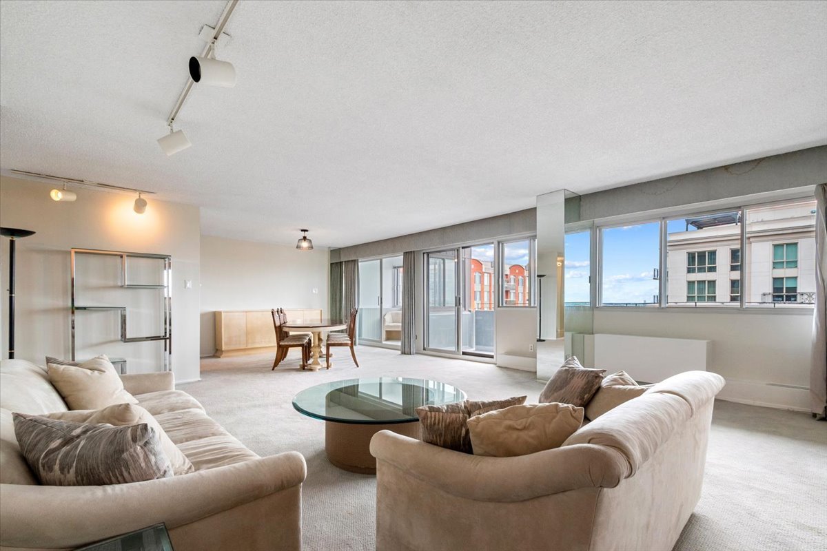 #1209 - 6800 Av. MacDonald