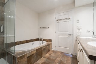 Salle de bains attenante à la CCP