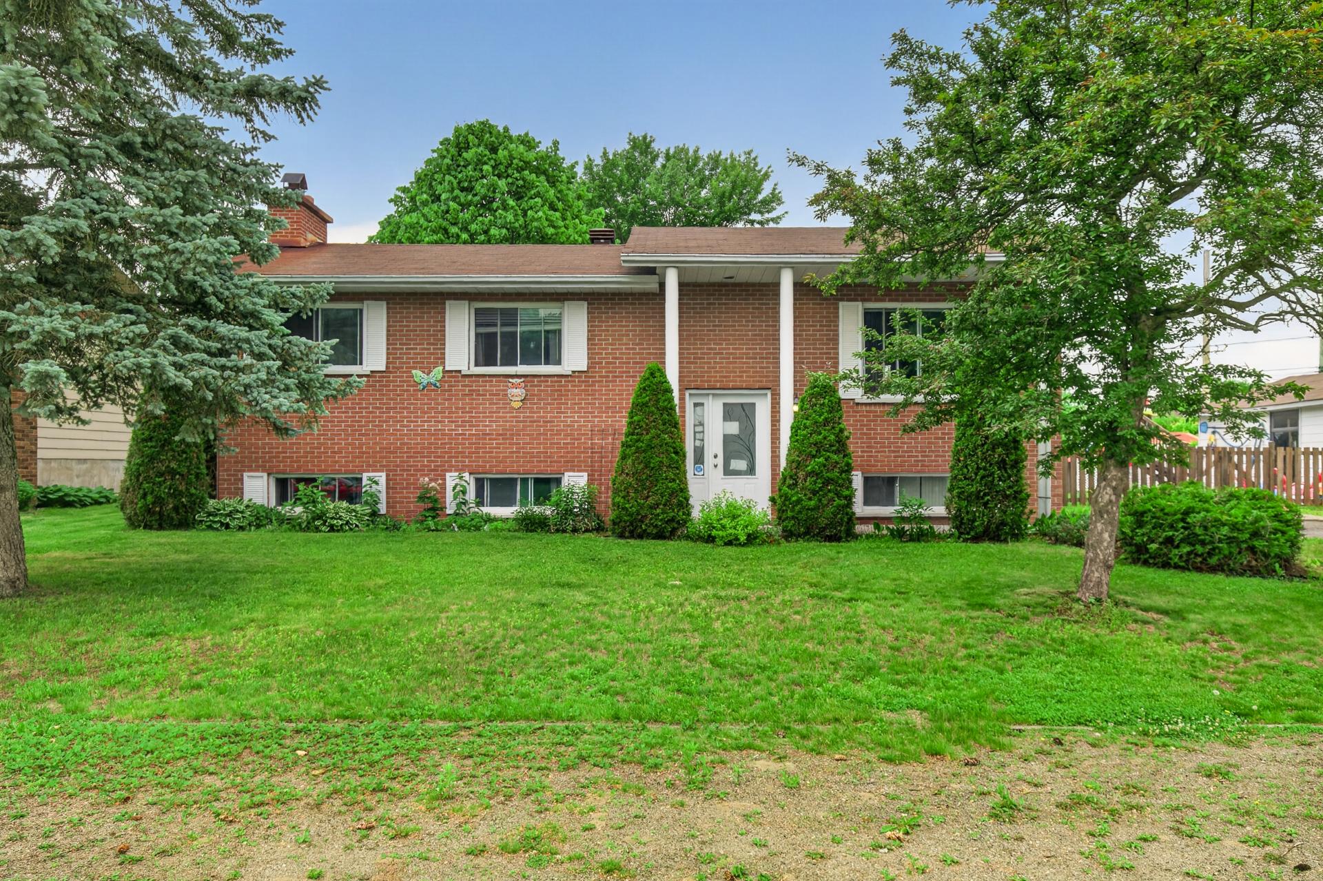 410 Rue Annette