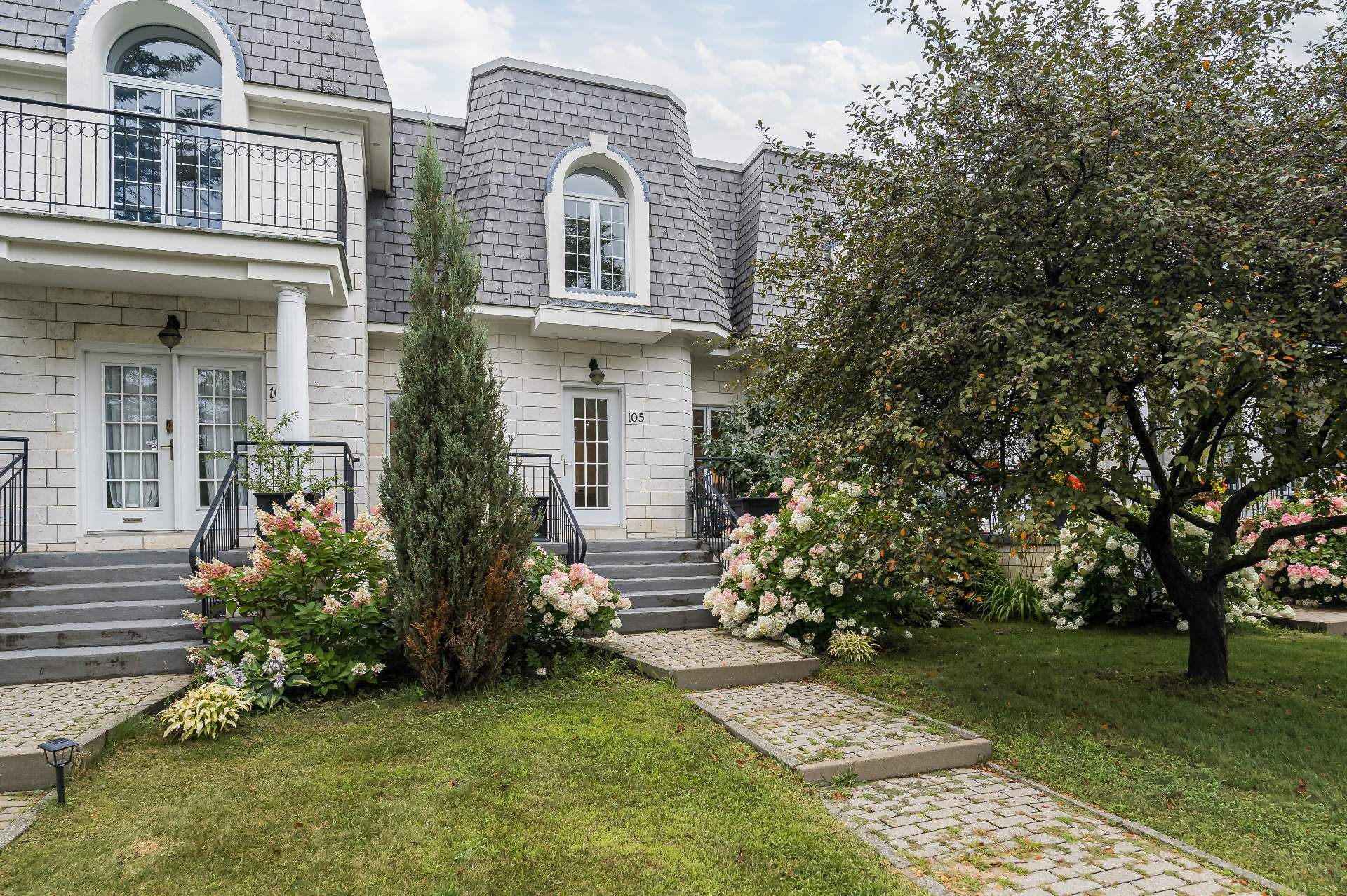 #105 - 2085 Rue de Versailles