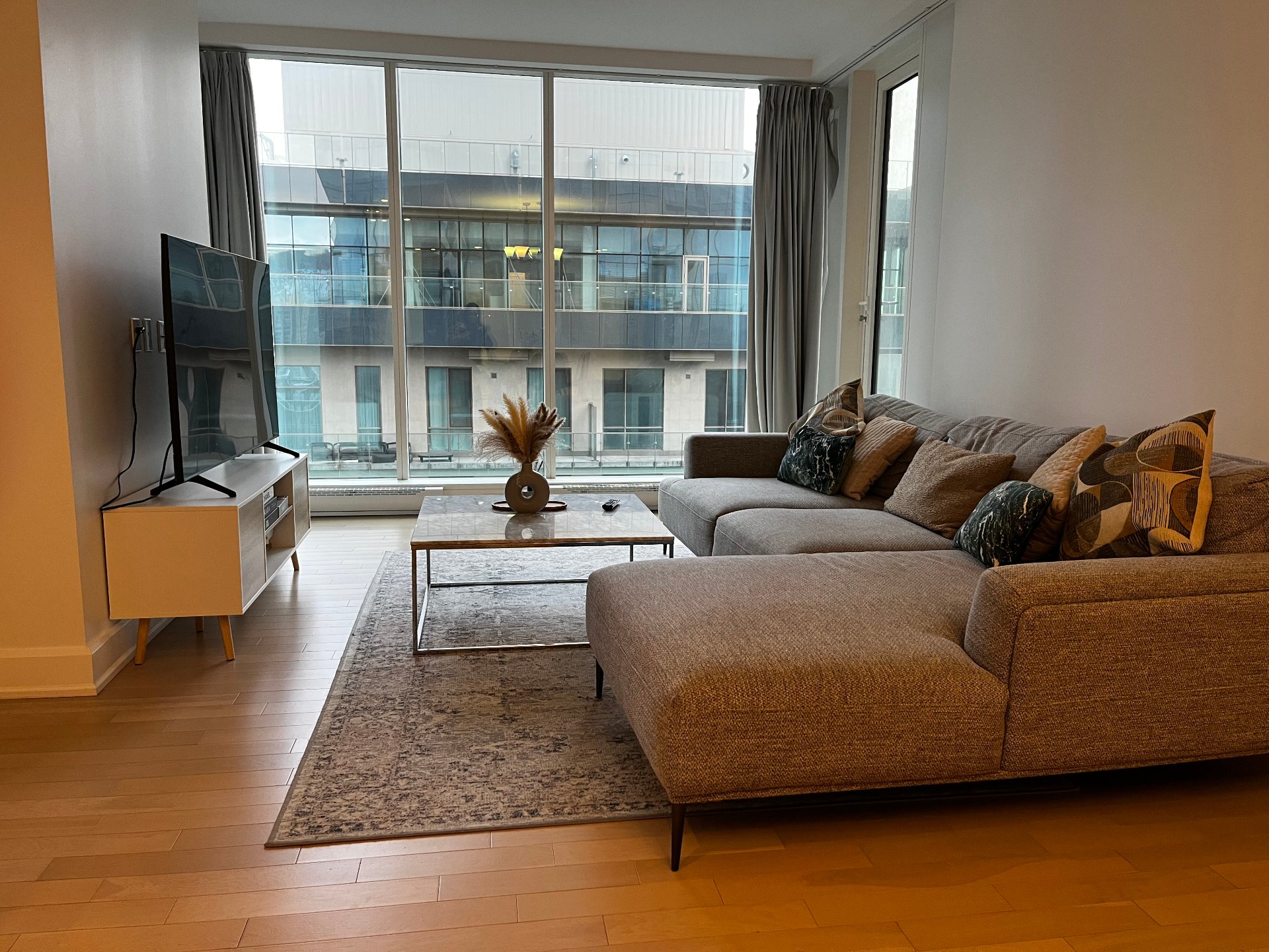 #2206 - 1310 Boul. René-Lévesque O.