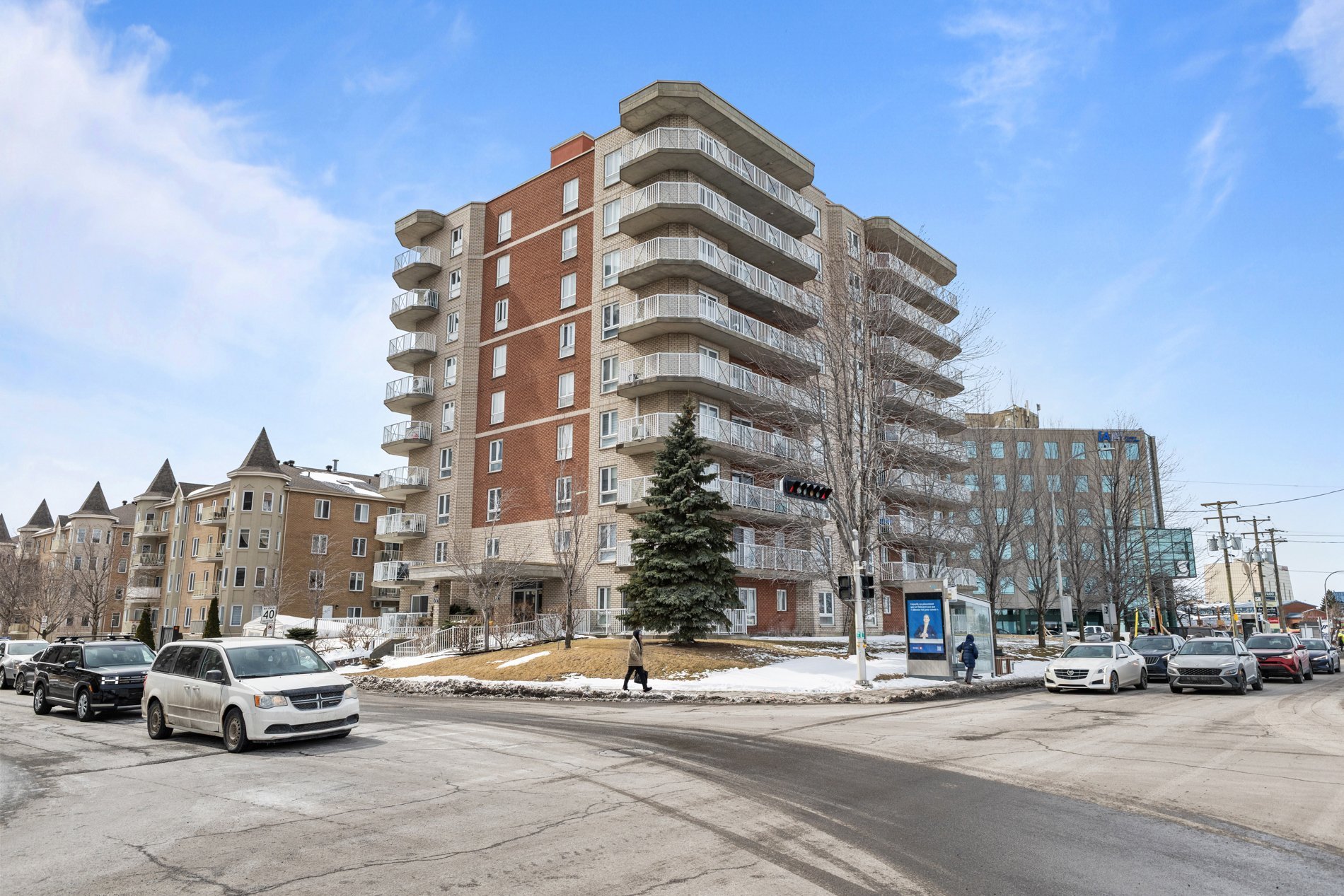 #604 - 7171 Rue Bélanger