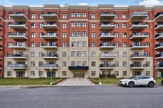 #702 - 9185 Rue Lennon