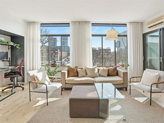 #206 - 869 Av. Viger E.