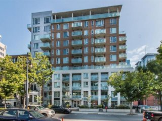 #701 - 1205 Rue MacKay