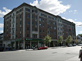 #40 - 5010 Rue Sherbrooke O.