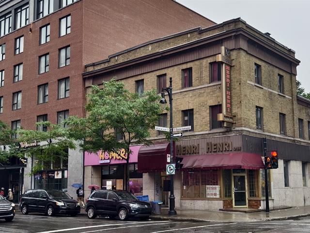 189 Rue Ste-Catherine E.