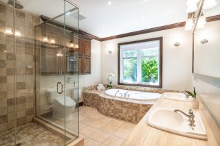 Ensuite bathroom